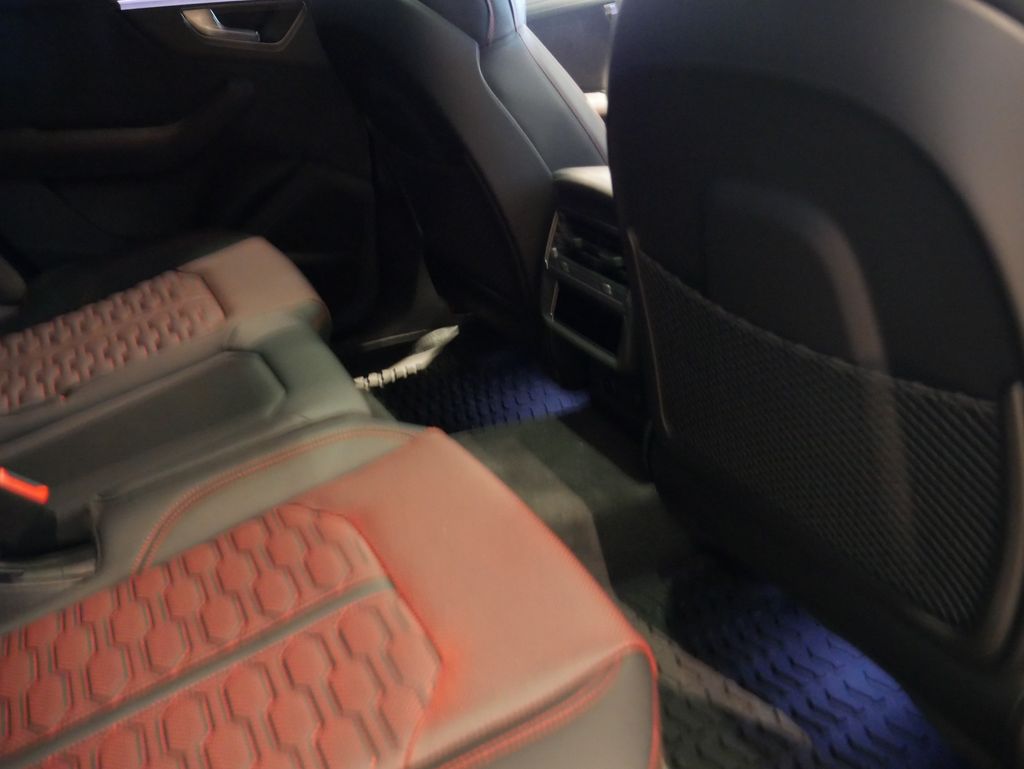 Thumbnail: 2026 Audi RS Q8 - 30