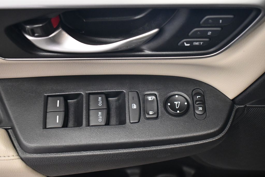Thumbnail: 2019 Honda CR-V - 17