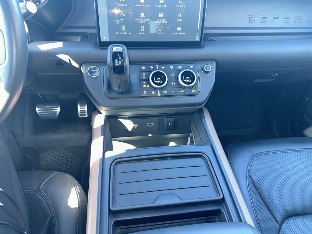 Thumbnail: 2023 Land Rover Defender - 22