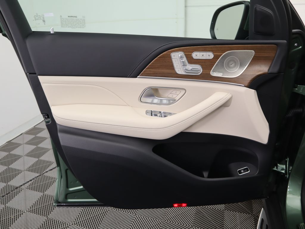 Thumbnail: 2026 Mercedes-Benz GLE - 26