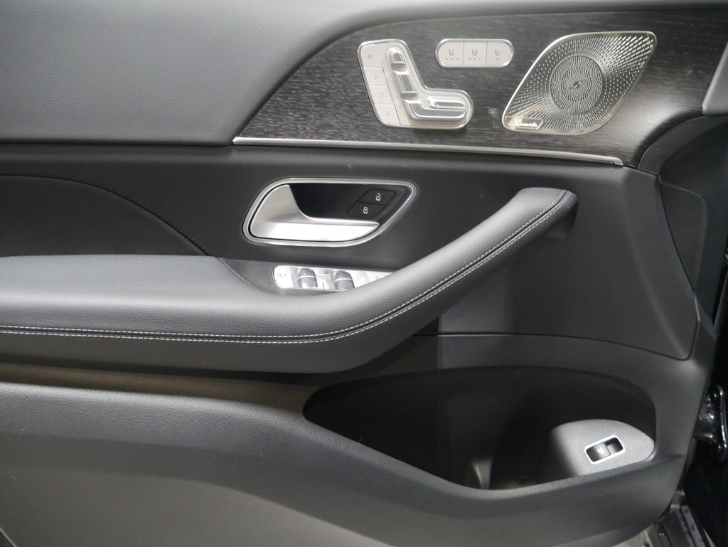 Thumbnail: 2026 Mercedes-Benz GLE - 16