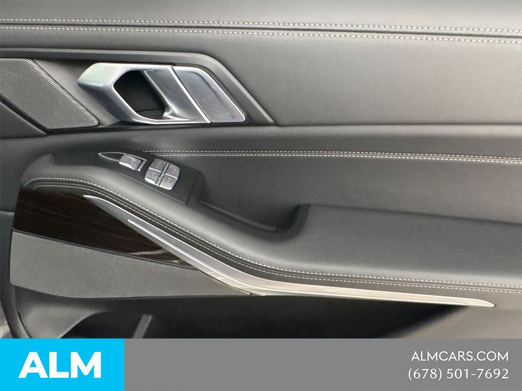 Used 2024  BMW xDrive40i image 19