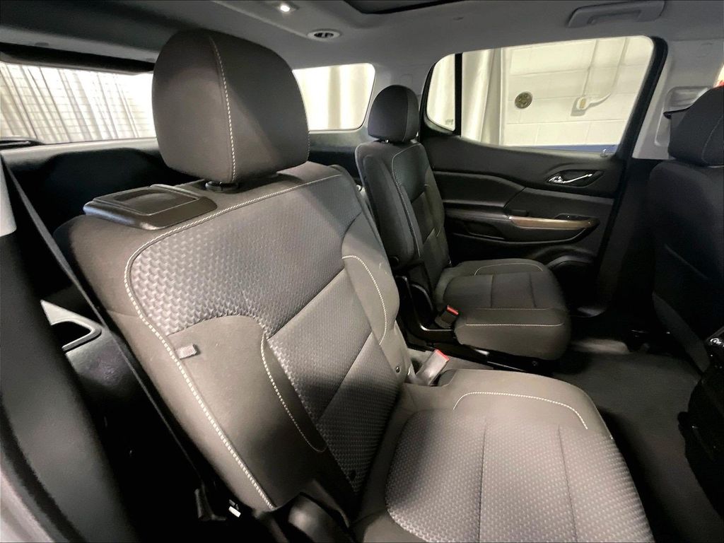 2023 GMC Acadia — photo 16