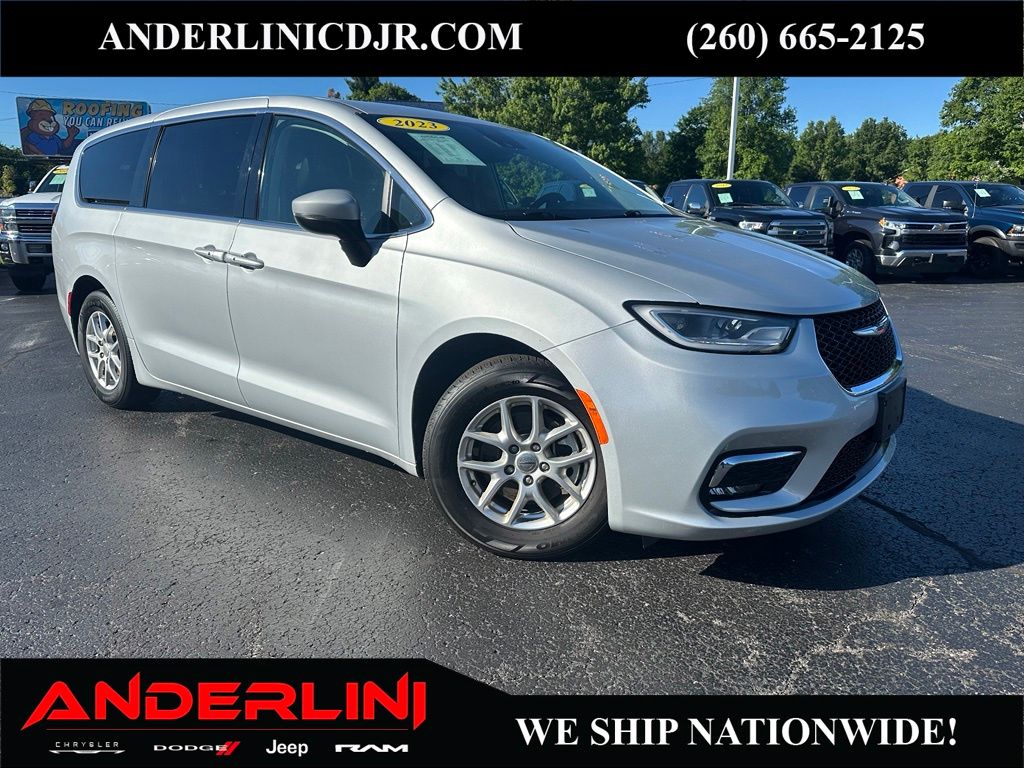 Silver Mist Clearcoat 2023 Chrysler Pacifica Minivan Front-Wheel Drive 9-Speed Automatic