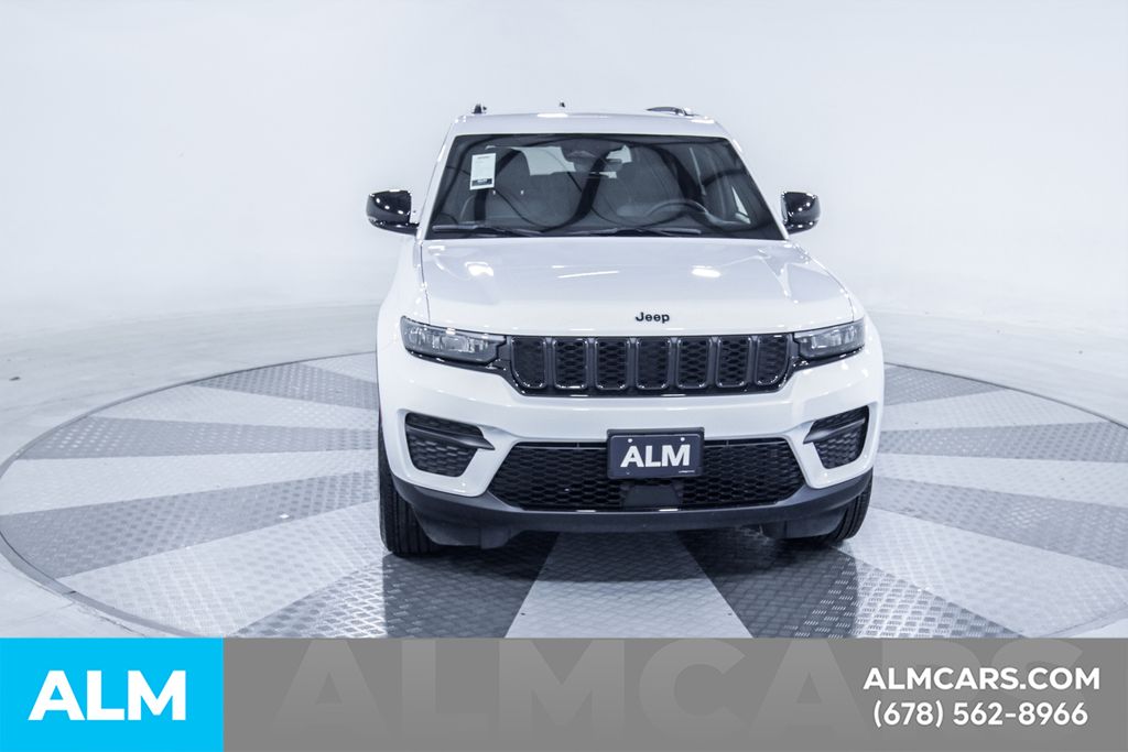 Used 2025 White/off-white Jeep Altitude image 13