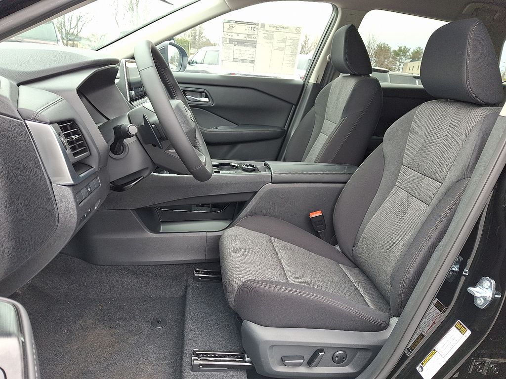 2026 Nissan Rogue — photo 9