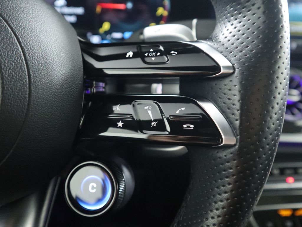 Thumbnail: 2022 Mercedes-Benz E-Class - 12