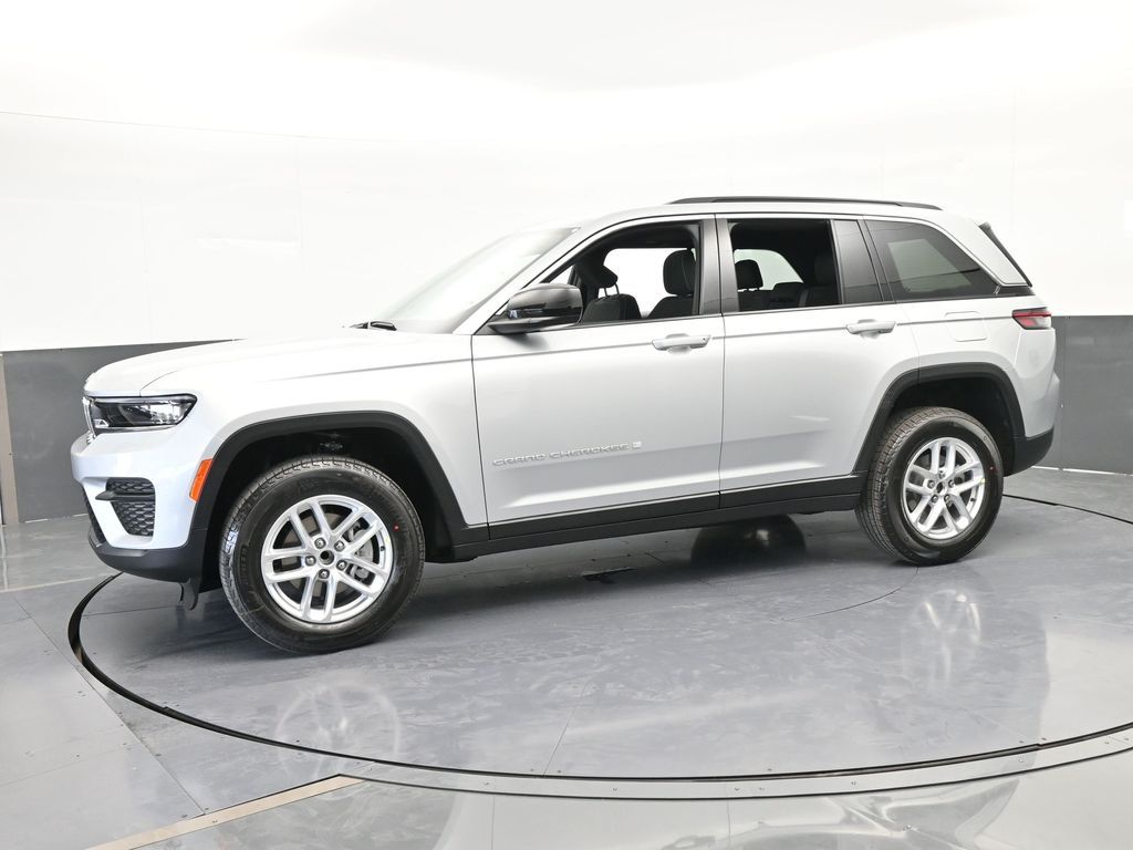 New 2026 Silver Zynith Jeep Laredo X image 2