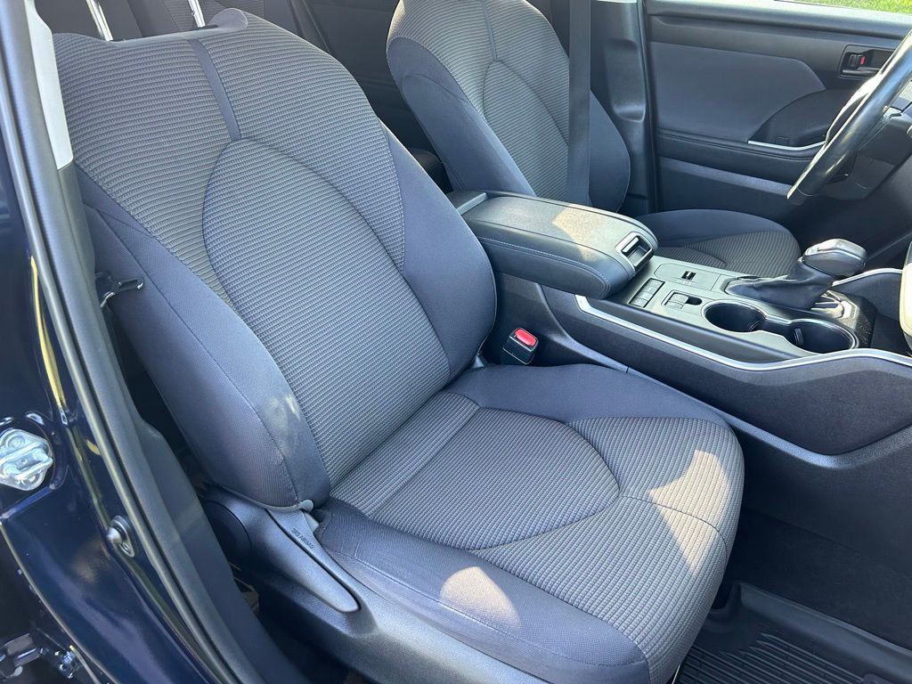 2021 Toyota Highlander LE 15