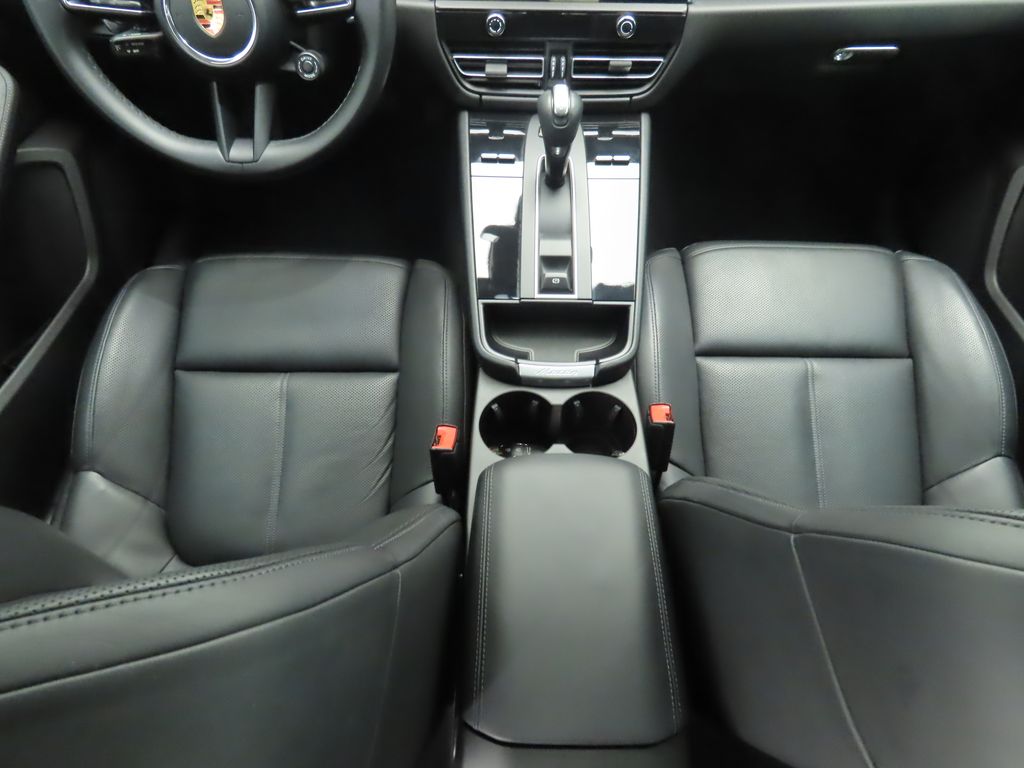 Thumbnail: 2022 Porsche Macan - 17