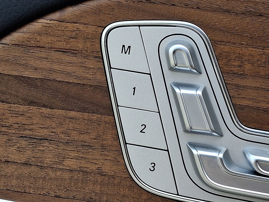 Thumbnail: 2026 Mercedes-Benz GLE - 26