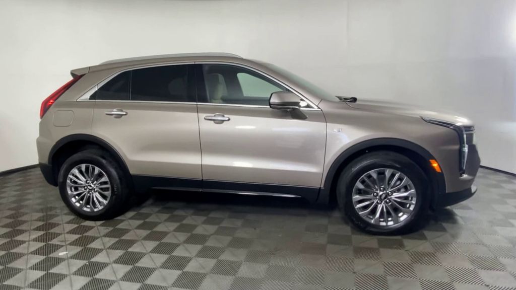 2025 Cadillac XT4 Premium Luxury 2