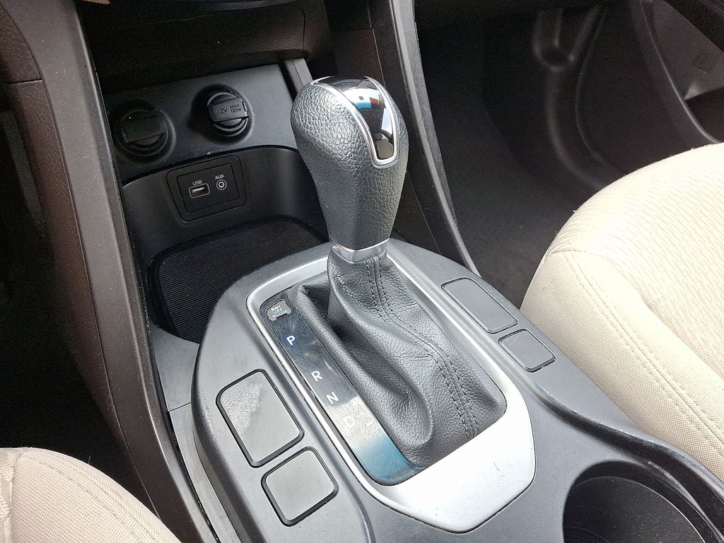 Thumbnail: 2017 Hyundai Santa Fe - 15