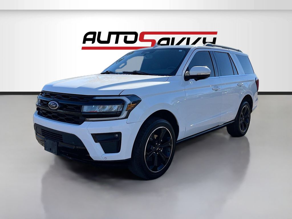 Used 2023 White Ford Limited image 3