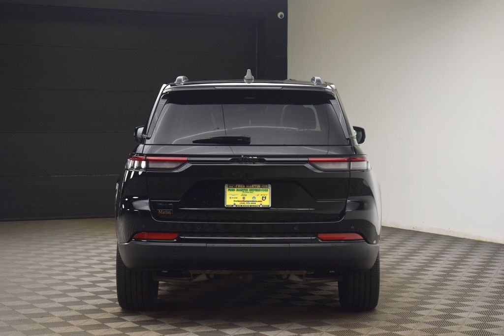 used 2024 Jeep Grand Cherokee car, priced at $32,000
