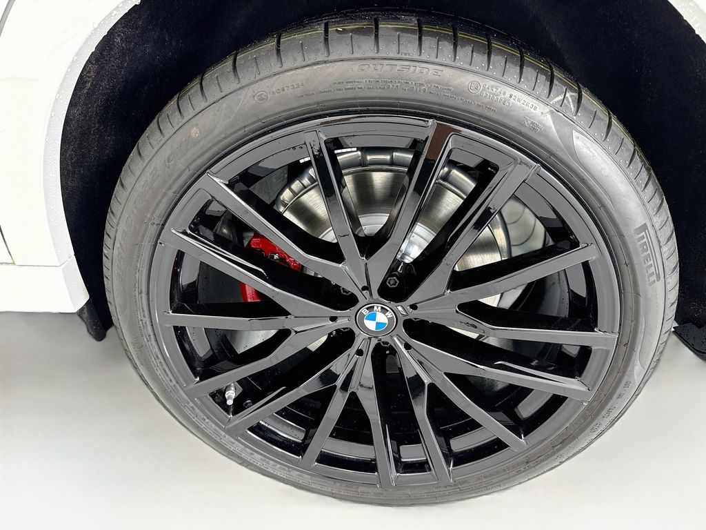 New 2027 White BMW M60i image 30