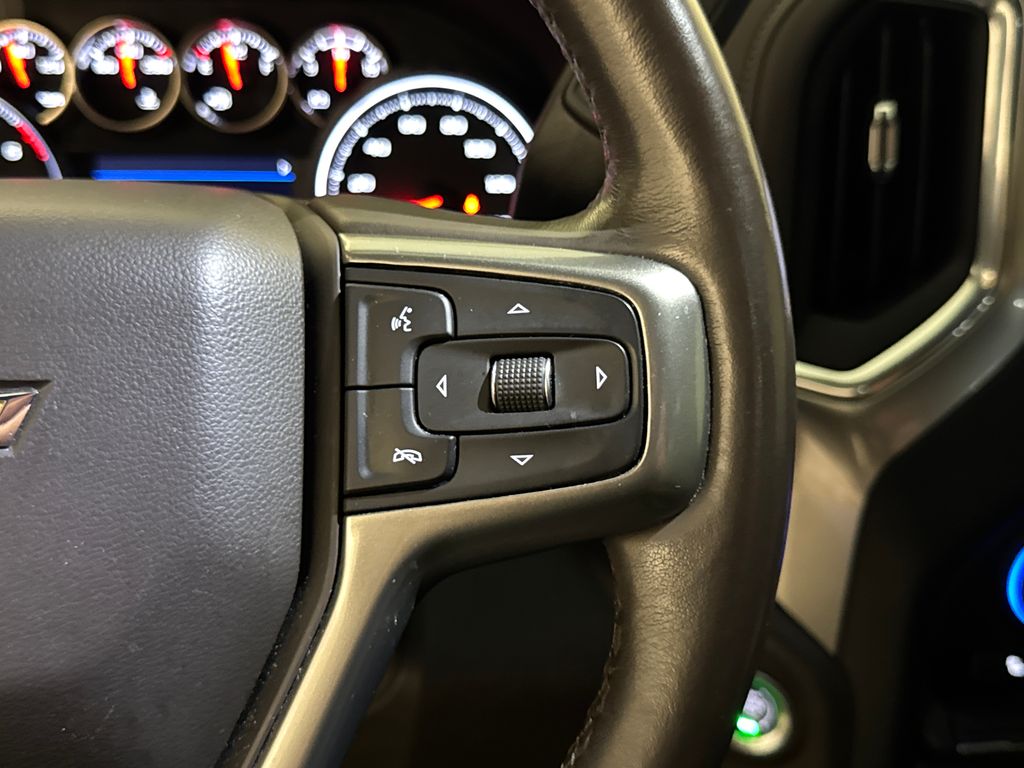 2021 Shadow Gray Metallic Chevrolet Silverado 1500 LT 4X4 Truck