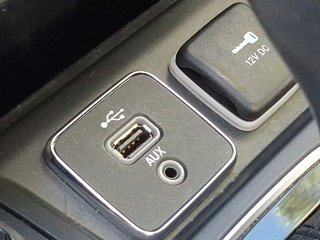 Thumbnail: 2019 Jeep Cherokee - 25