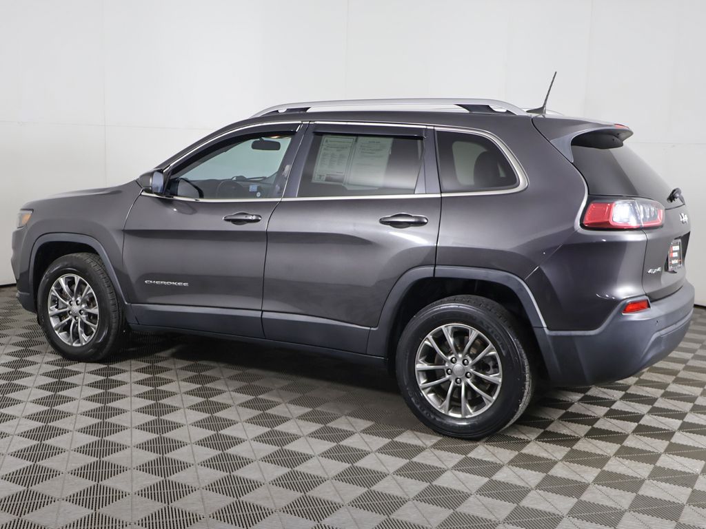 Used 2019 Gray Jeep Latitude Plus image 11