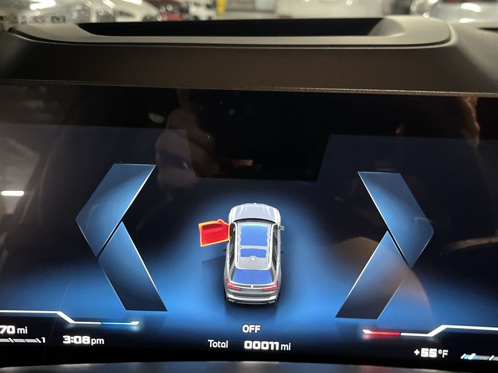 Thumbnail: 2026 BMW X7 - 15