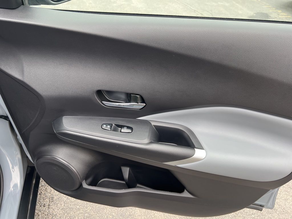 2024 Nissan Kicks SR photo