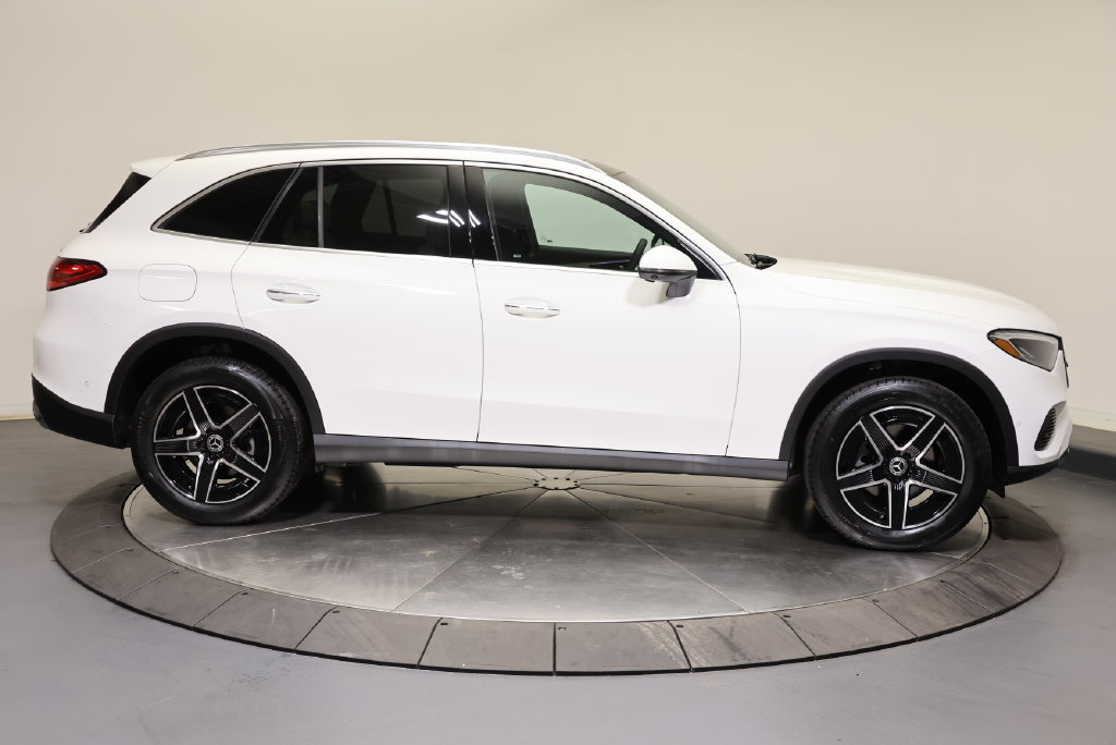 Thumbnail: 2027 Mercedes-Benz GLC - 8