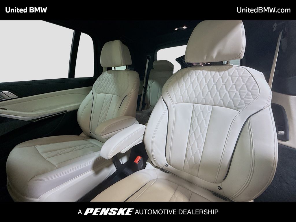 Thumbnail: 2027 BMW X7 - 20