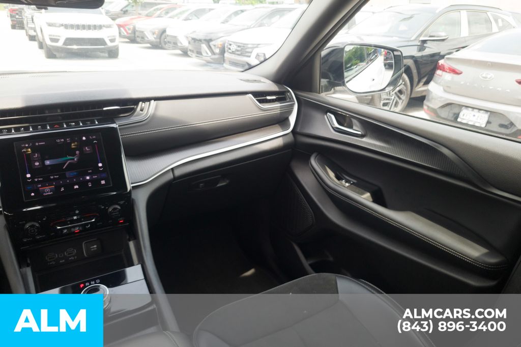 Used 2025 White Jeep Altitude image 20