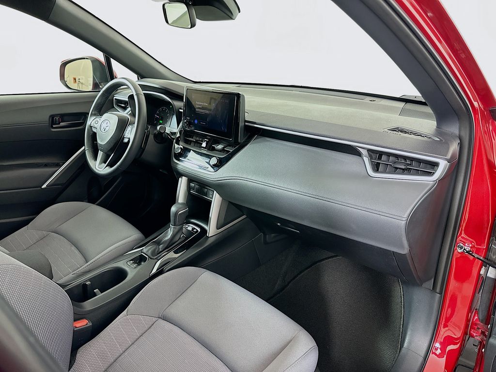 2023 Toyota Corolla Cross SE 28