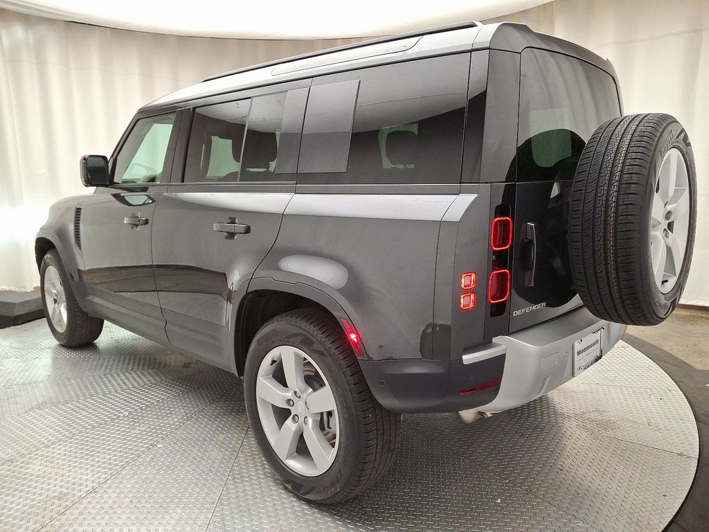 2025 Land Rover Defender 110 4