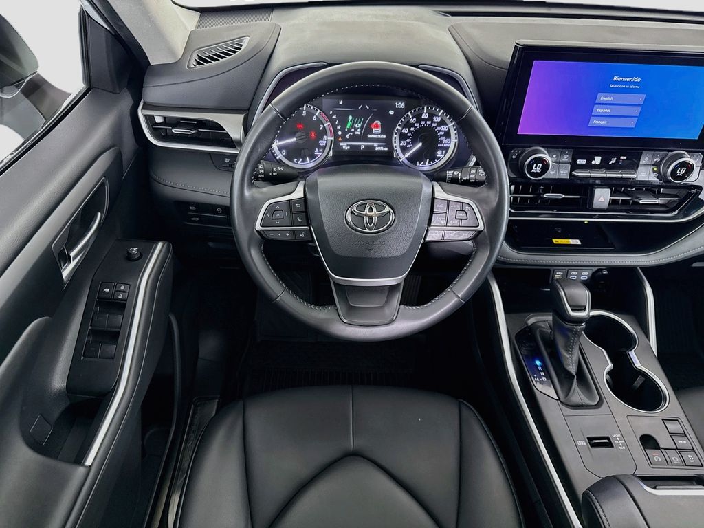 Thumbnail: 2023 Toyota Highlander - 10