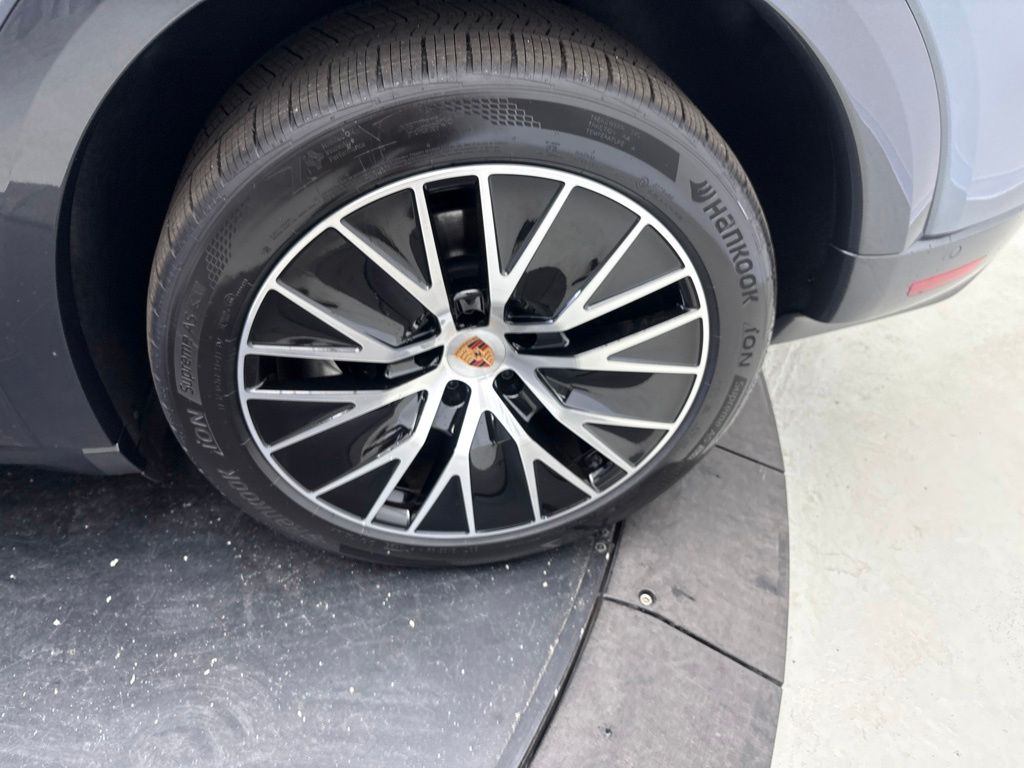 Thumbnail: 2026 Porsche Cayenne - 14
