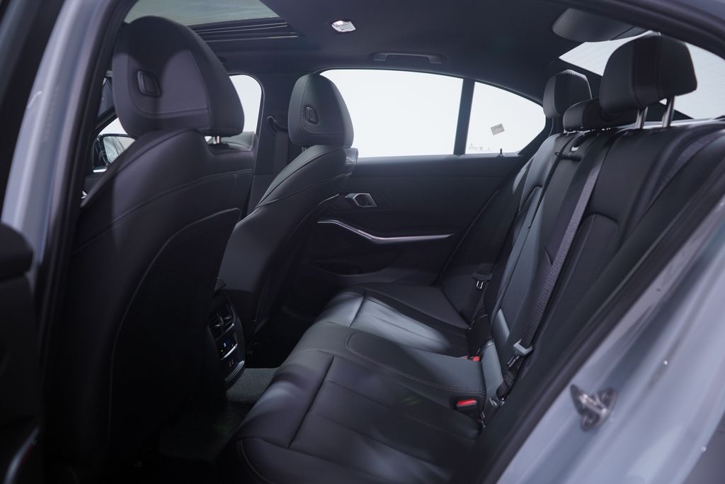 2025 BMW 3 Series 330i 9