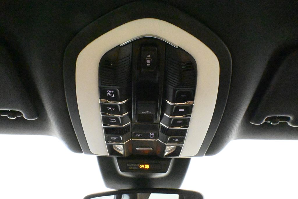 Thumbnail: 2018 Porsche Macan - 20