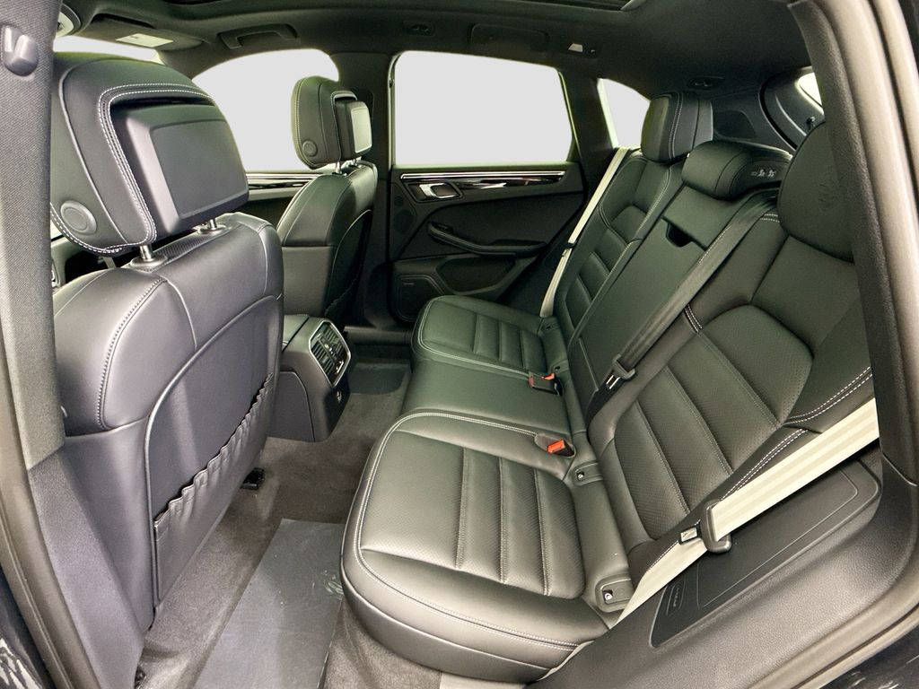 Thumbnail: 2026 Porsche Macan - 19