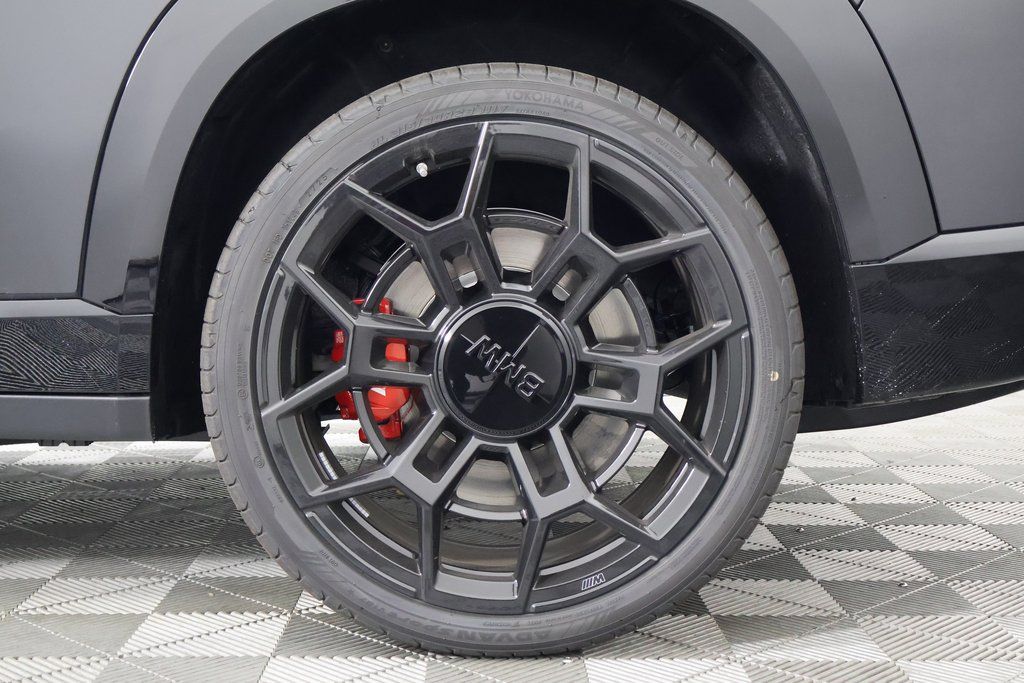 Thumbnail: 2026 BMW XM - 10