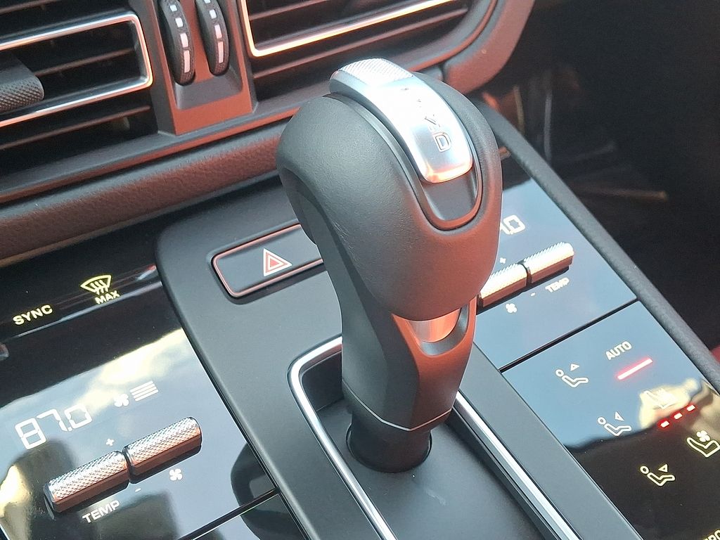 Thumbnail: 2026 Porsche Macan - 17