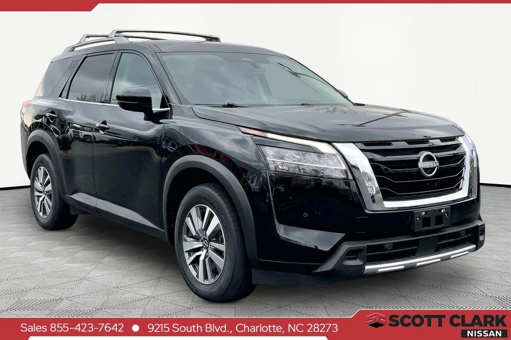2023 Nissan Pathfinder SL