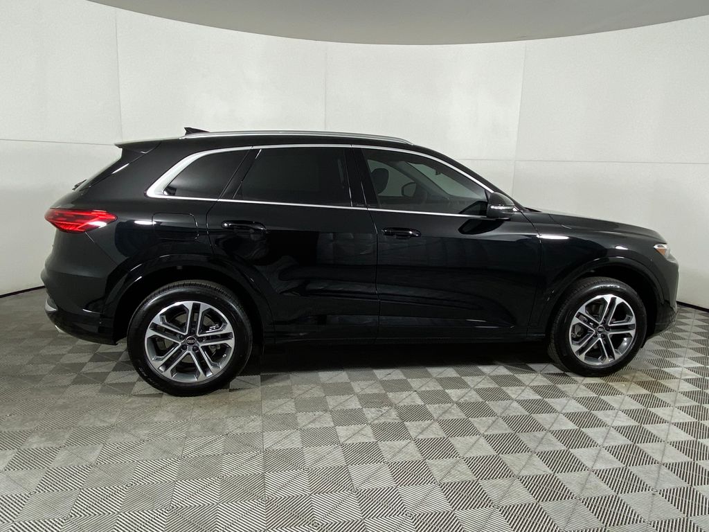 Thumbnail: 2025 Audi Q5 - 4