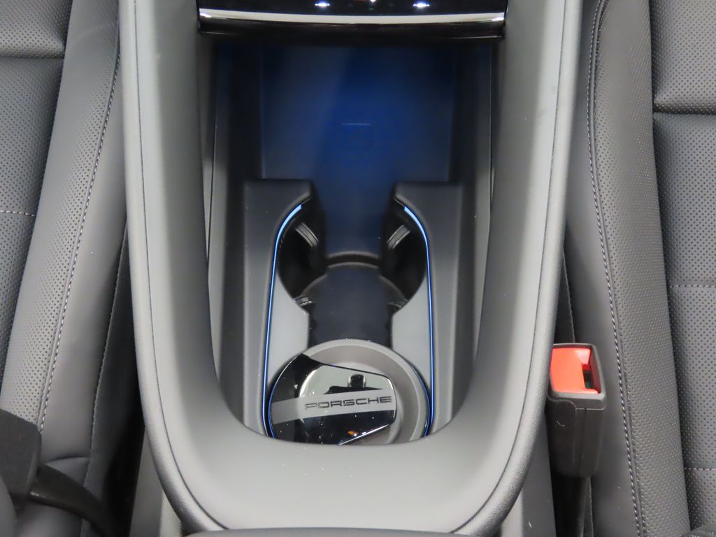 Thumbnail: 2025 Porsche Macan - 30