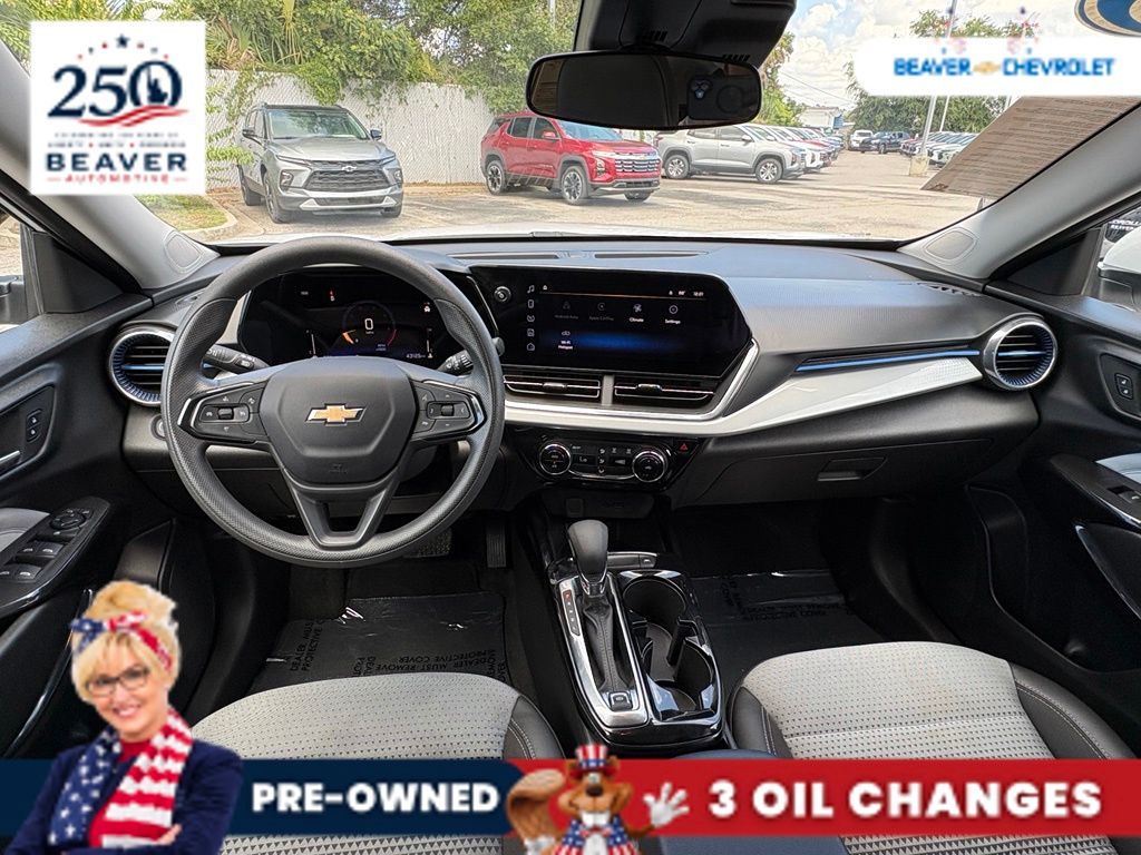 Used 2025 Chevrolet Trax SUV