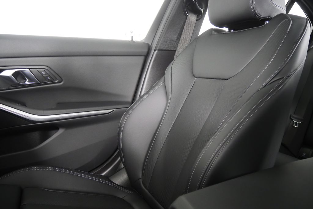 Thumbnail: 2025 BMW 3 Series - 25