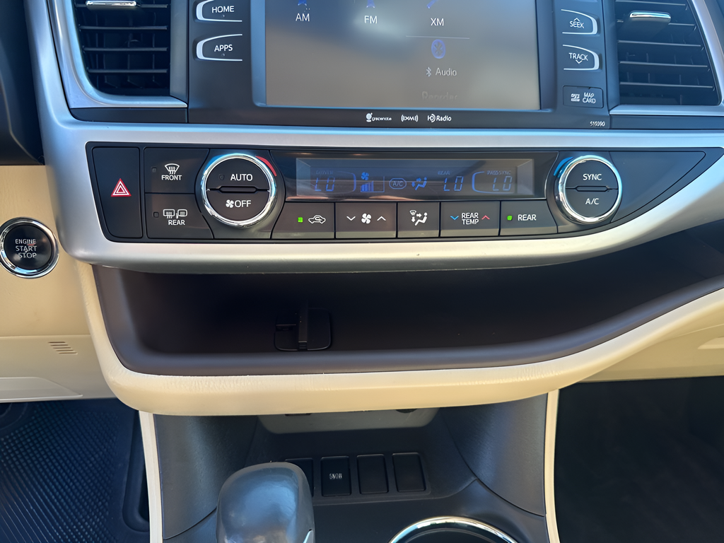 Used Car 2019 Toyota Highlander  Xle For Sale Under $25,000 In Austin, Texas
