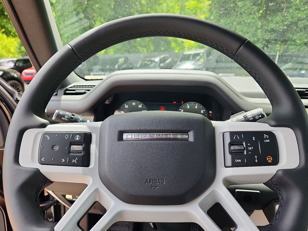 2025 Land Rover Defender 110 9
