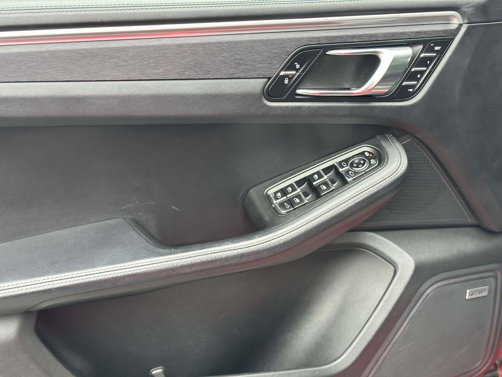 2017 Porsche Macan GTS 16