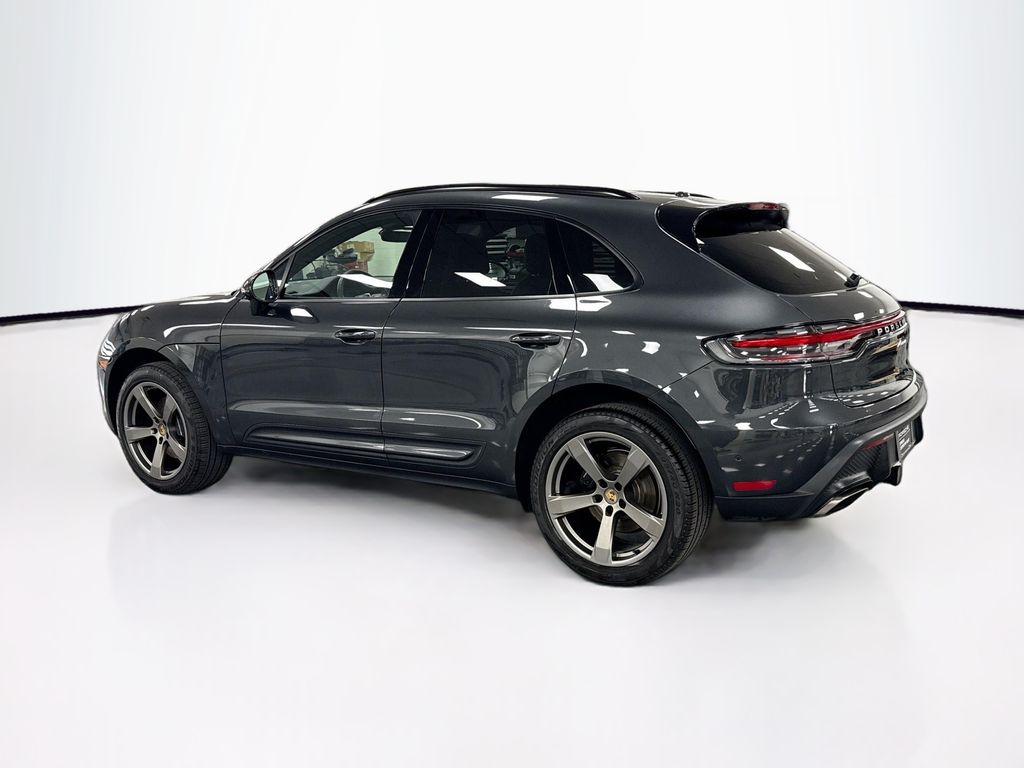 Thumbnail: 2025 Porsche Macan - 3