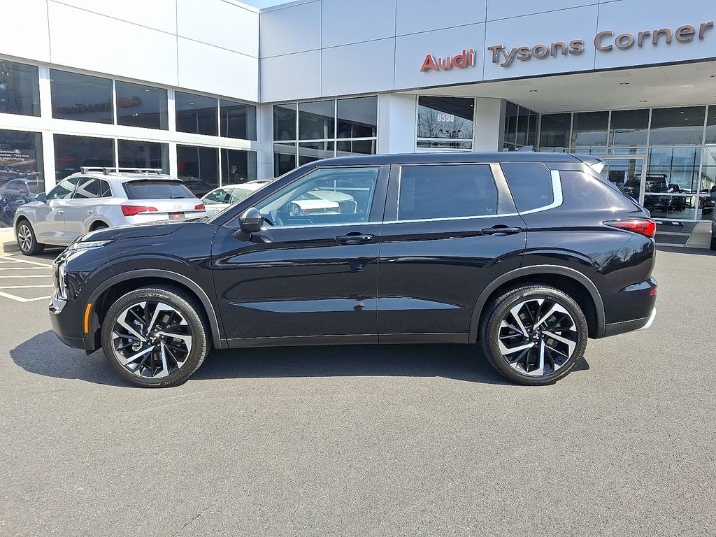 Thumbnail: 2022 Mitsubishi Outlander - 7