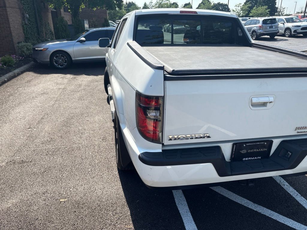 Used 2014 White Honda SE image 4