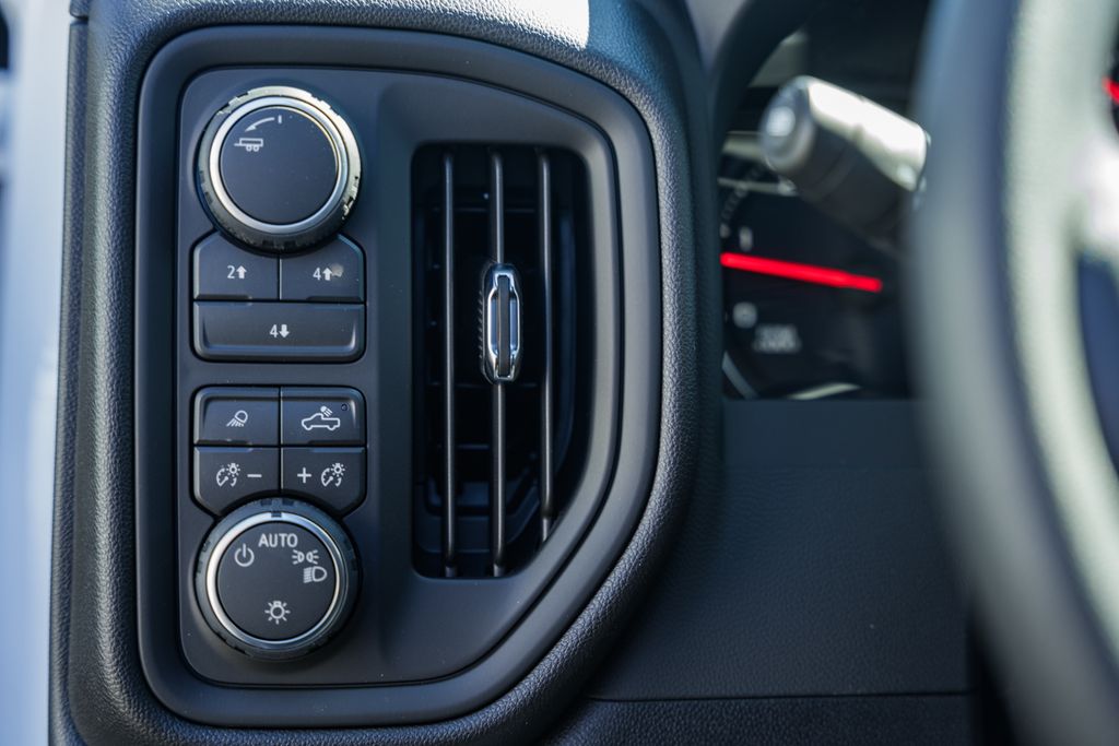 ChevroletSilverado 3500HD37
