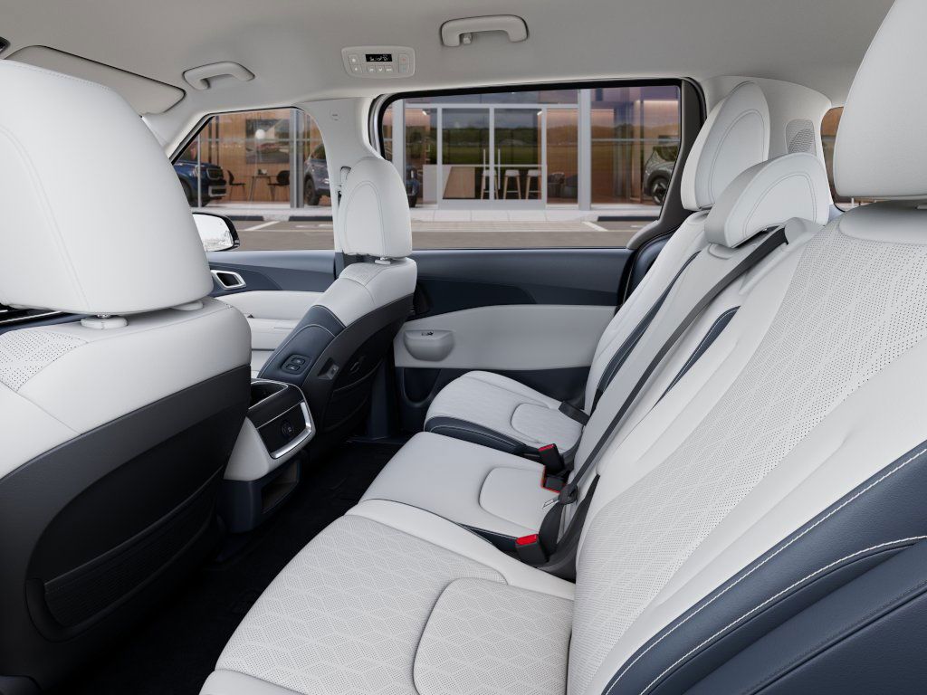 New 2026 Snow White Pearl Kia EX image 18